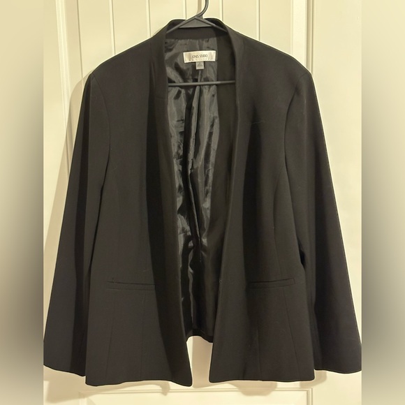 Jones Studio Jackets & Blazers - Jones Studio Women's Black Blazer